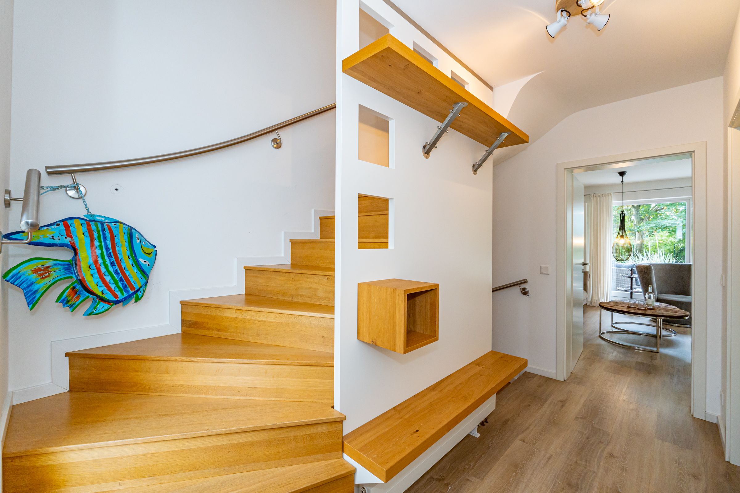 Eingang, Flur, Treppe nach oben