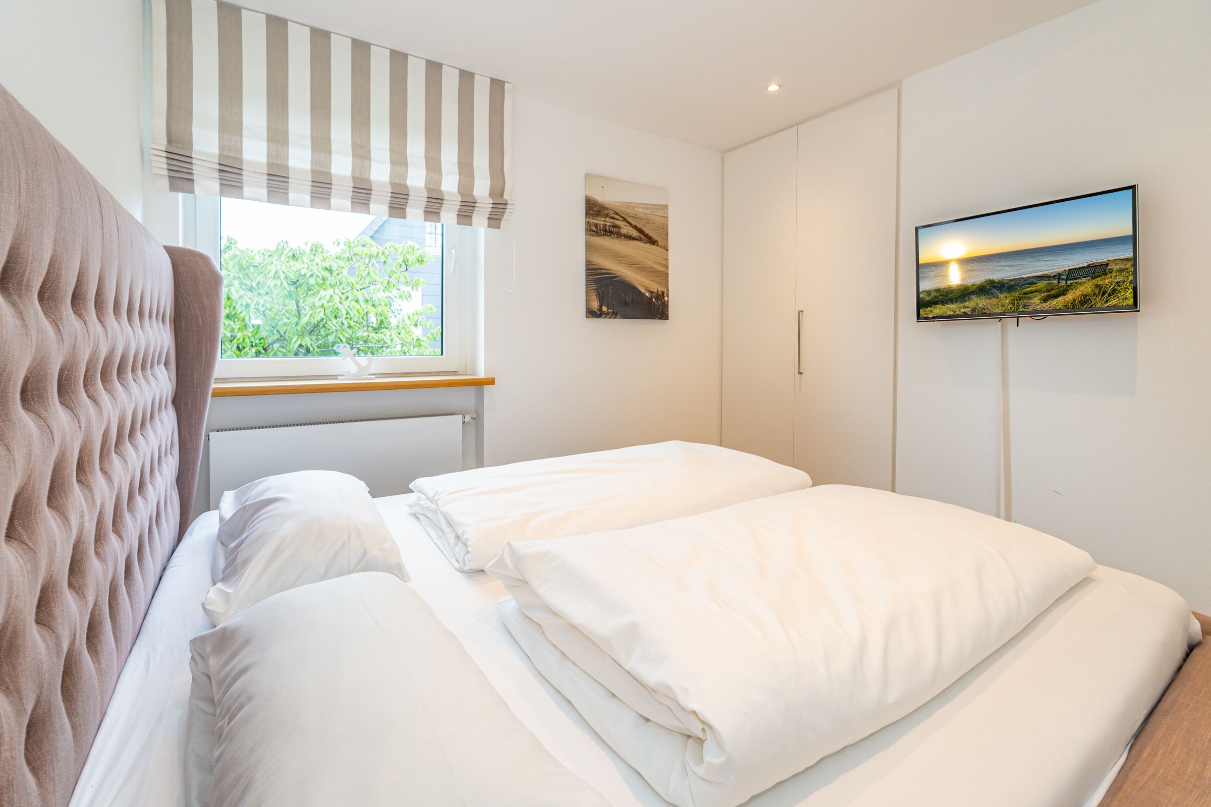 Doppelbett, Fenster, Fernseher