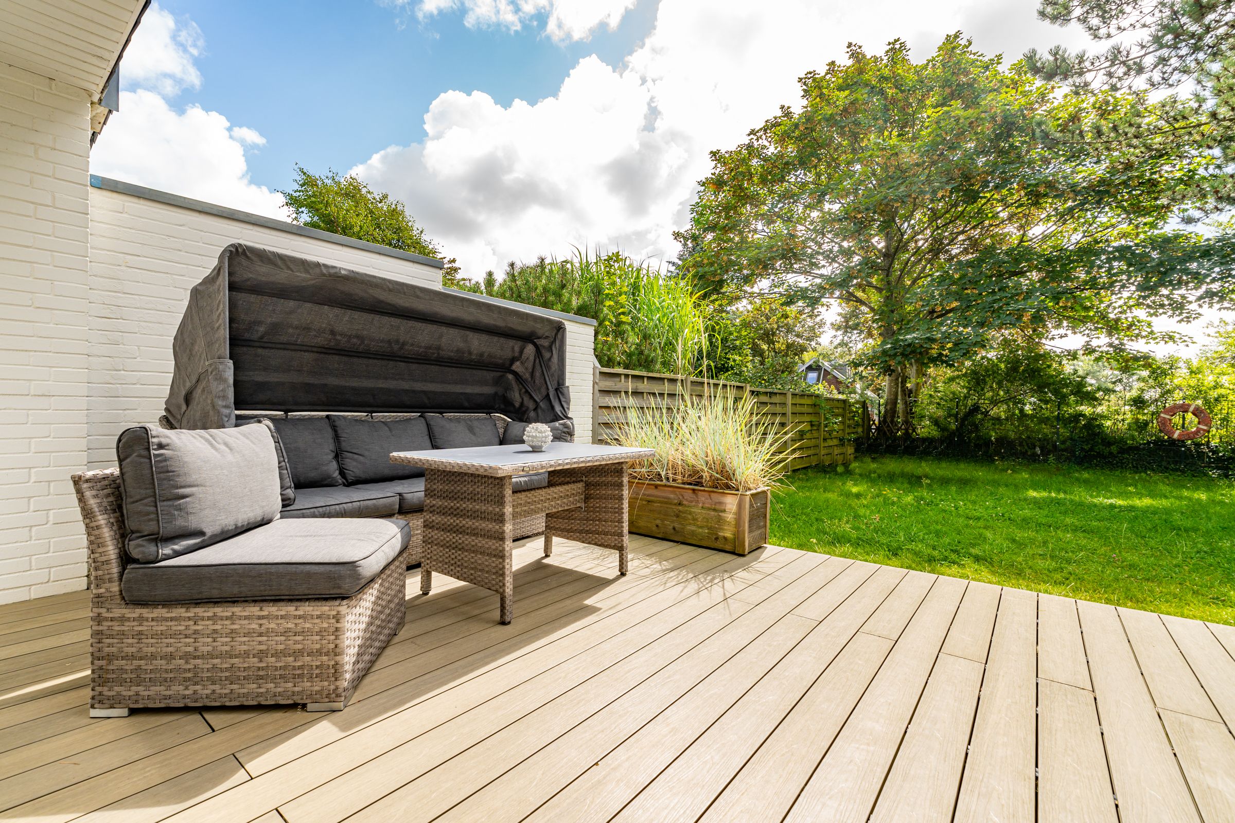 Terrasse, Gartenmöbel, Rasen