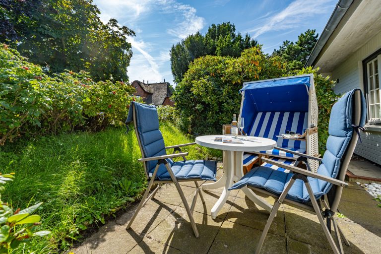 Terrasse mit Strandkorb, Garten