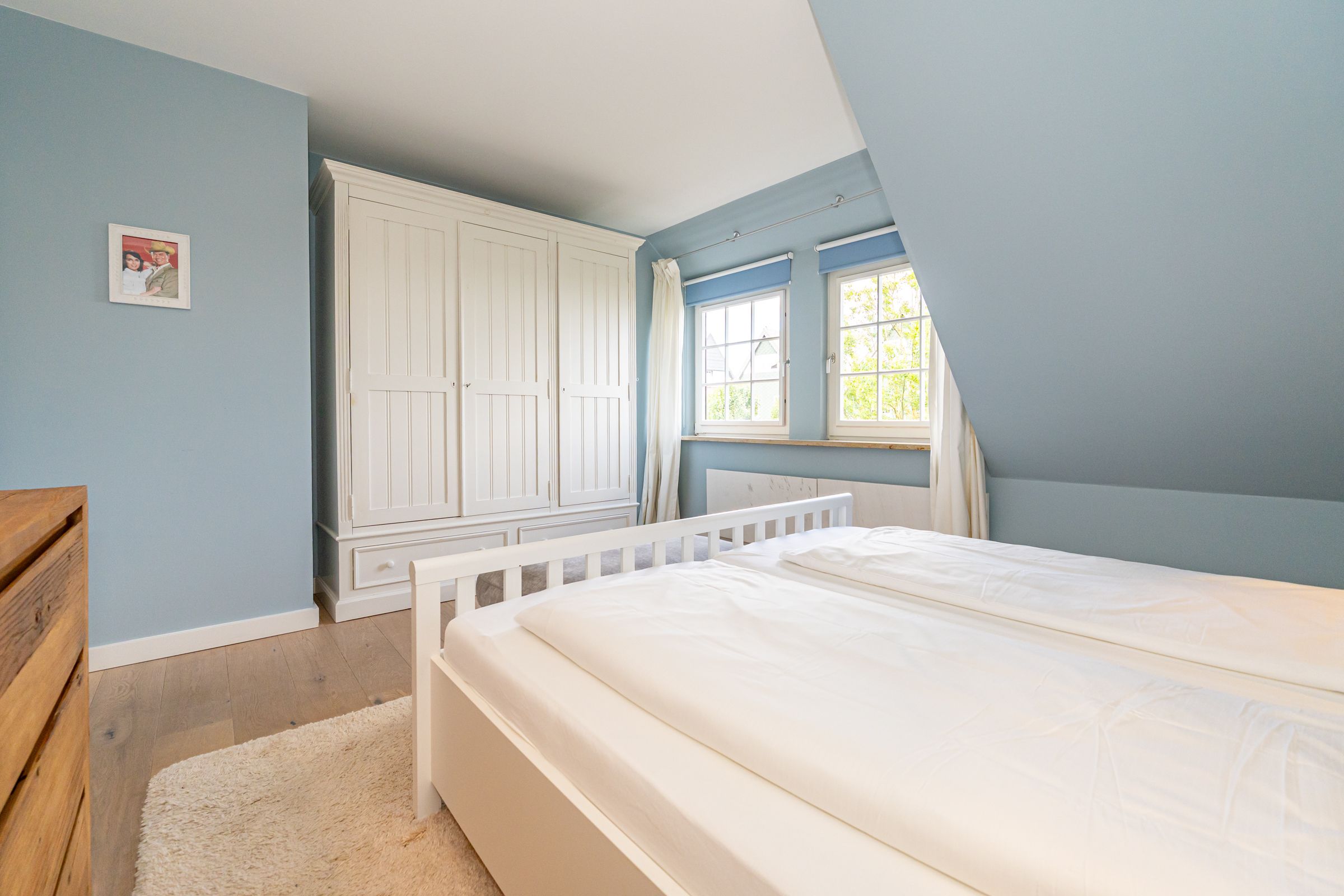 Schlafzimmer, Bett, Fenster, Schrank, Teppich, Bild