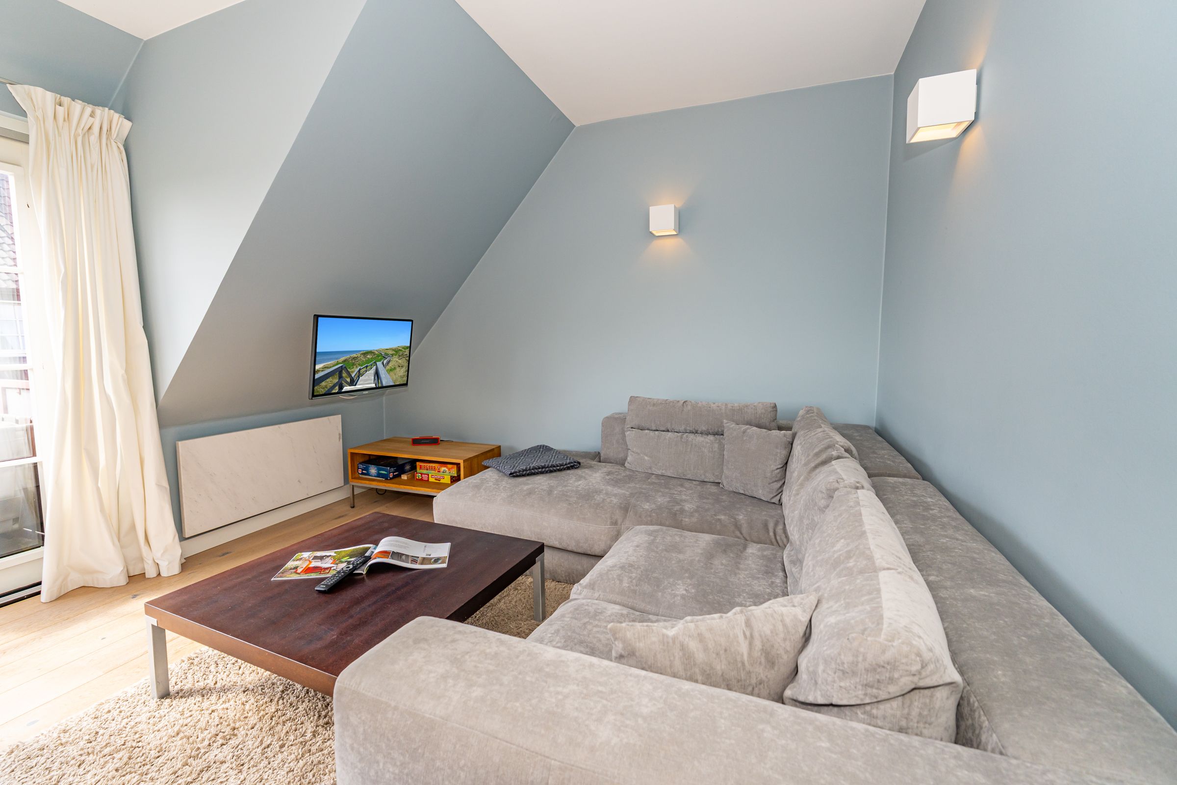 Couch, Wohnzimmer, Couchtisch, Fernseher, Spiele
