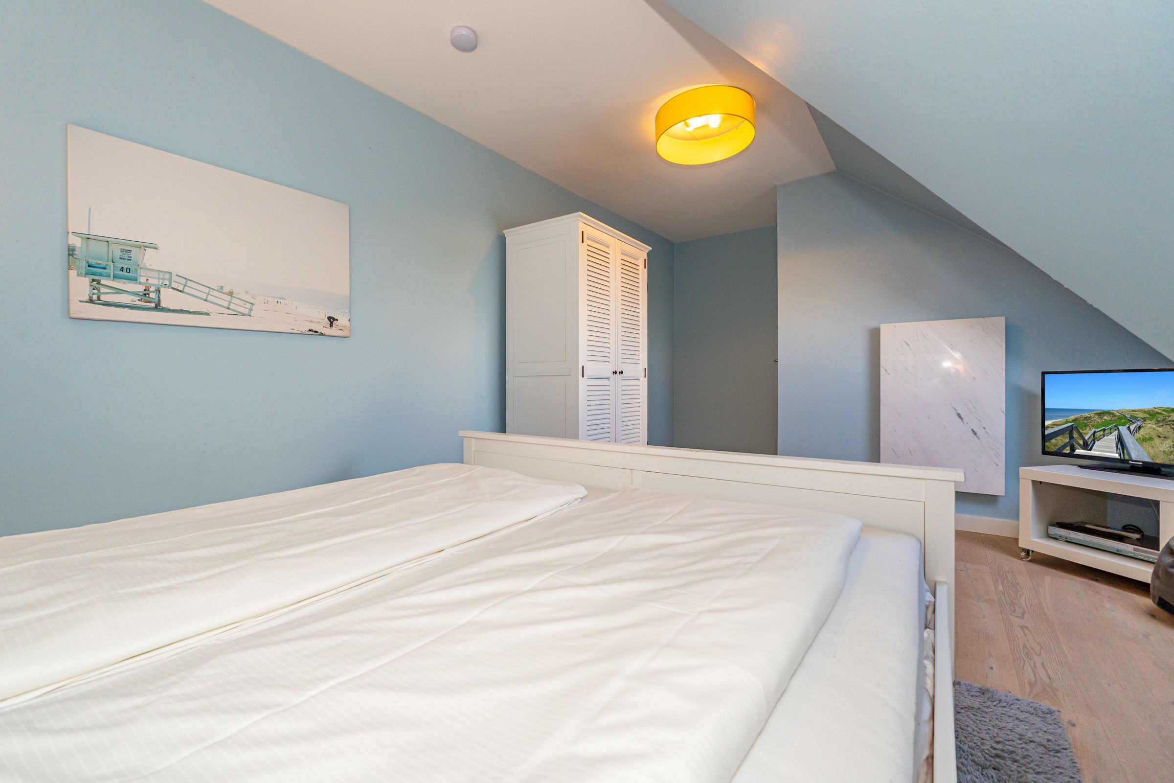 Schlafzimmer, Fernseher, Schrank, Bild, Heizung, Teppich