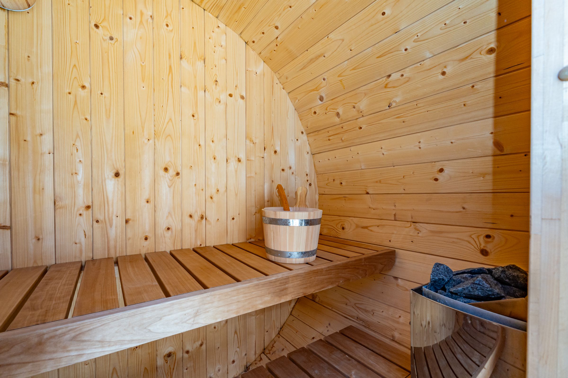 Sauna Innenansicht Kohleaufguss Bank