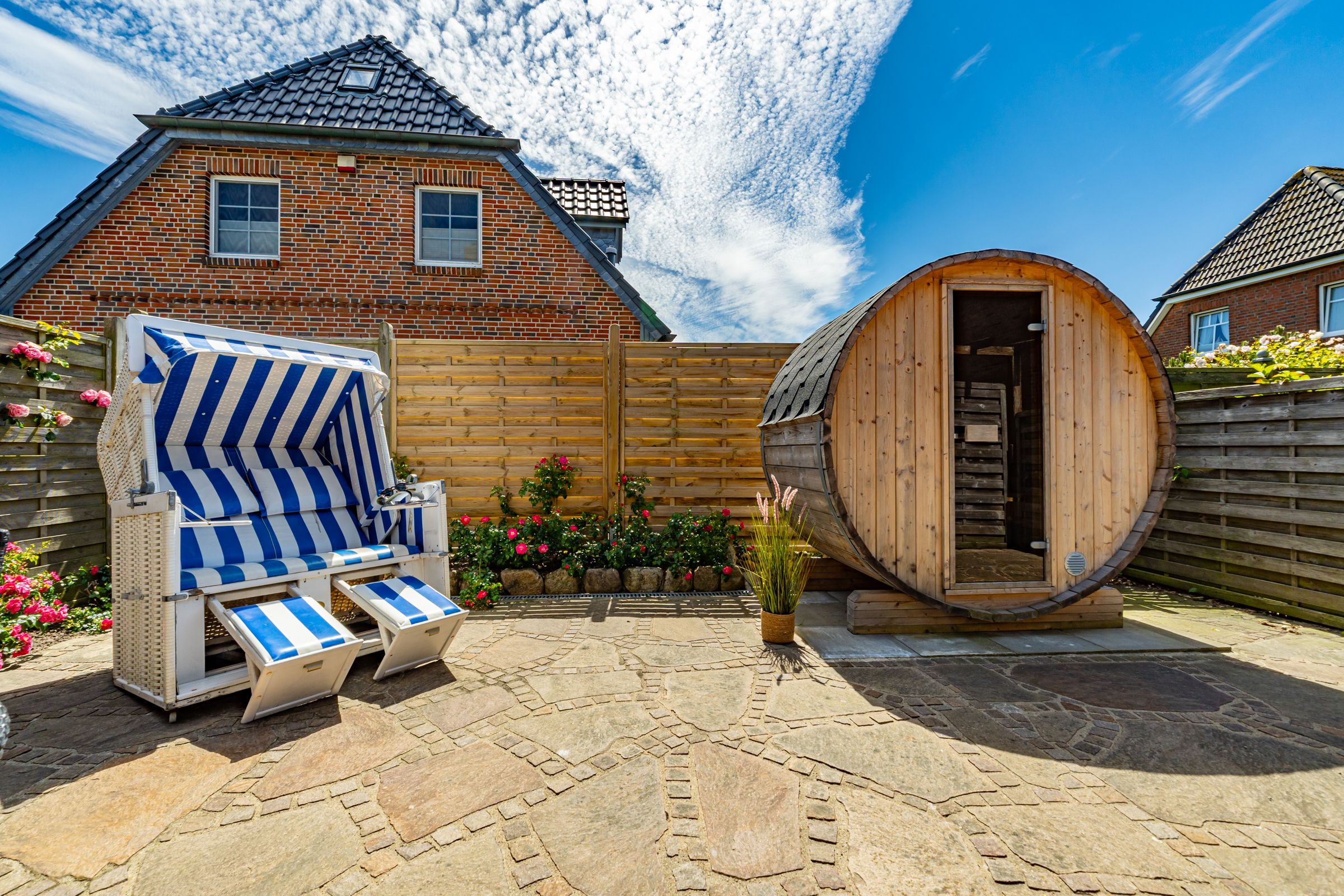 Terrasse Strandkorb Sauna Blumen