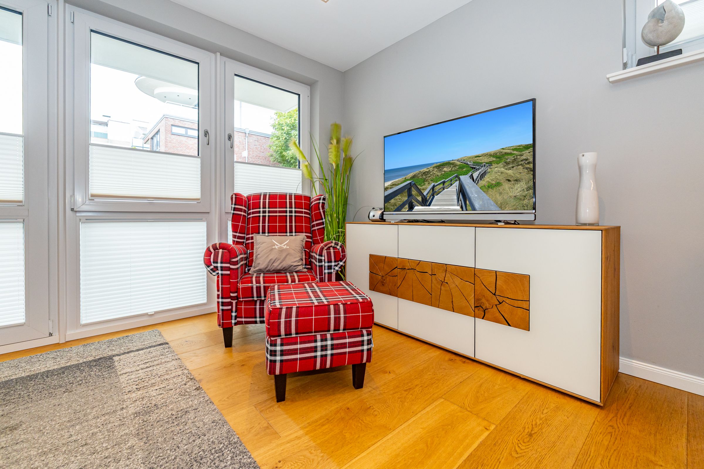 Sessel, Fernseher, Sideboard